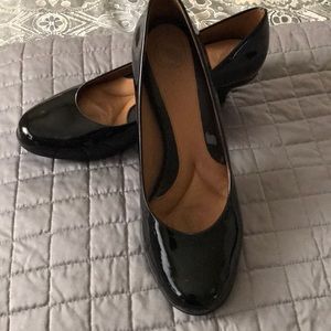 Black nurture kitten heels